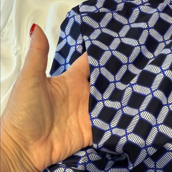 Jude Connally Blue and White Geometric Stretchy Shorts Large - Picture 6 of 8